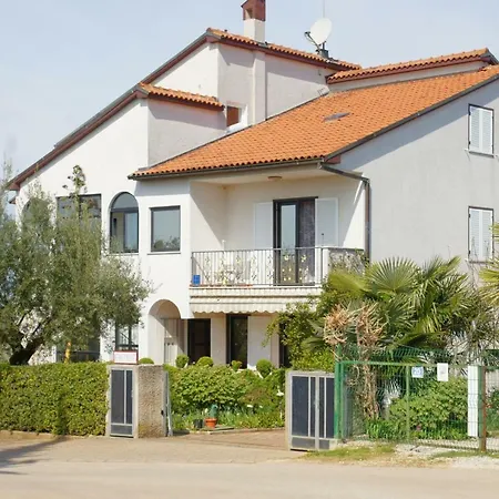Vjeko Apartment *